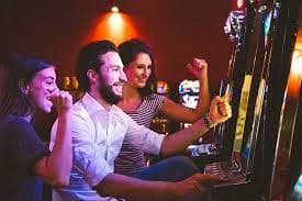 Studio live dealer SA Gaming dengan multi-camera setup berkualitas HD untuk permainan Andar Bahar dan Teen Patti